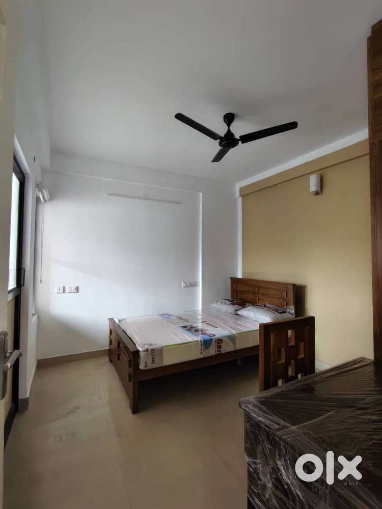 1 BHK Semi-Furnished Flat for Rent – Near Infopark