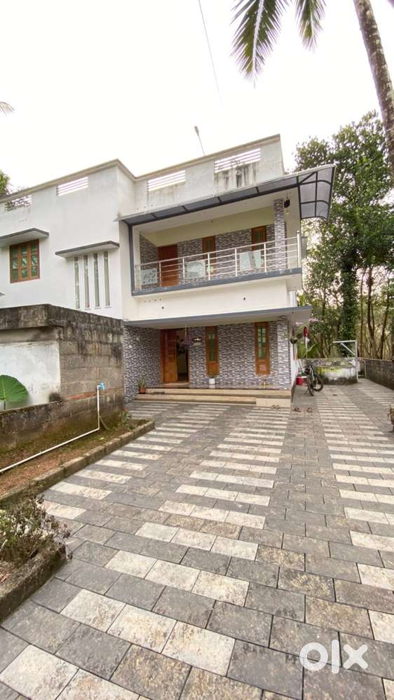 8 CENT 2 YEARS OLD HOUSE 3 BHK FOR SALE