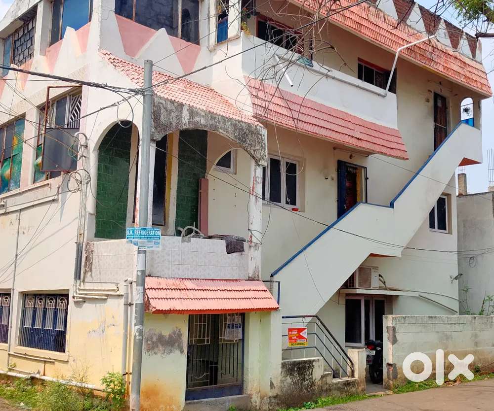 2BHK Ground floor for Lease near Bishop heber college Vayalur Rd