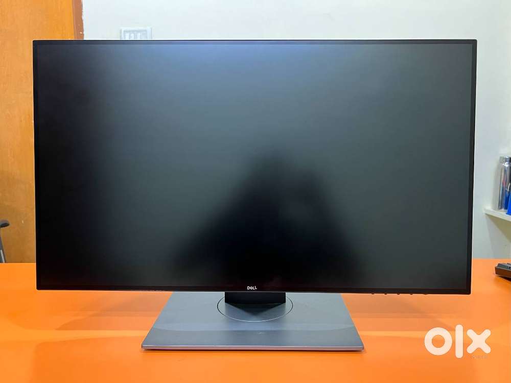 Dell 27 Ultra Sharp Monitor with QHD Display with 1 MONTH WARRANTY