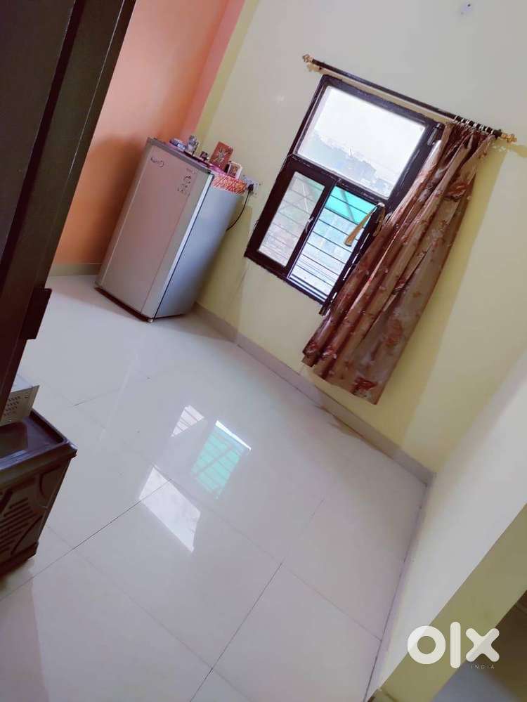 2BHK, independent floor available. Elctcity bill @5/ or le