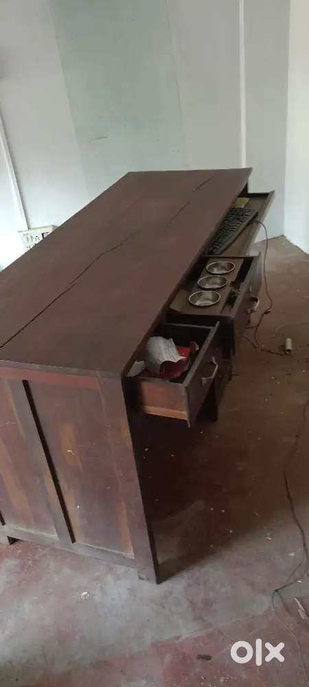 Computer table