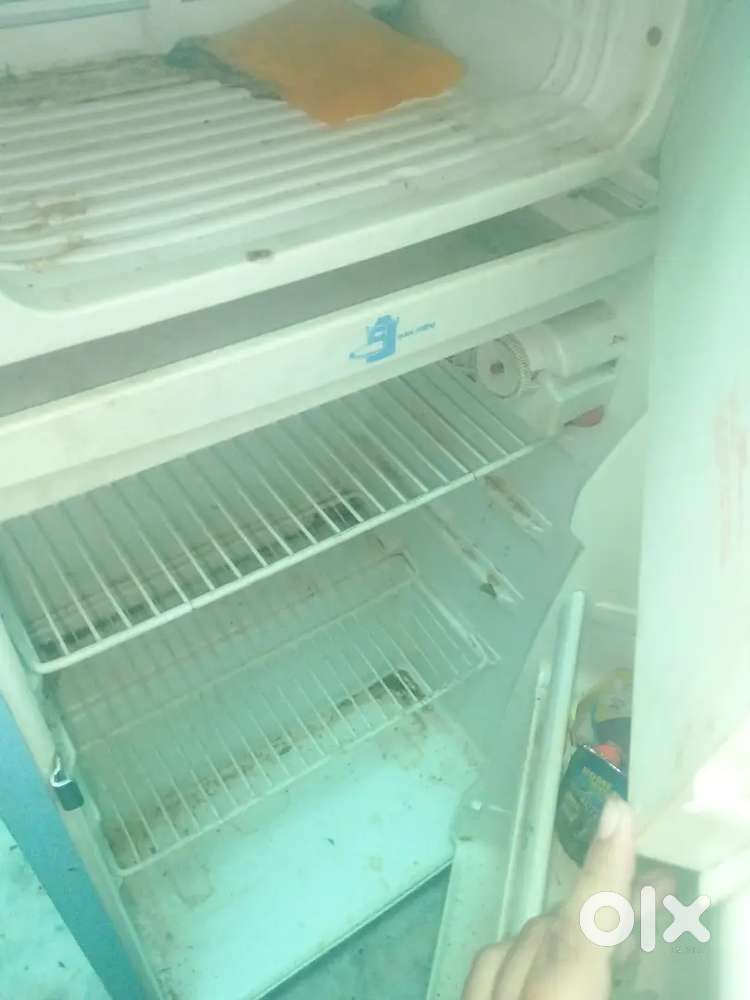 A fridge of WHIRLPOOL FRIDGE