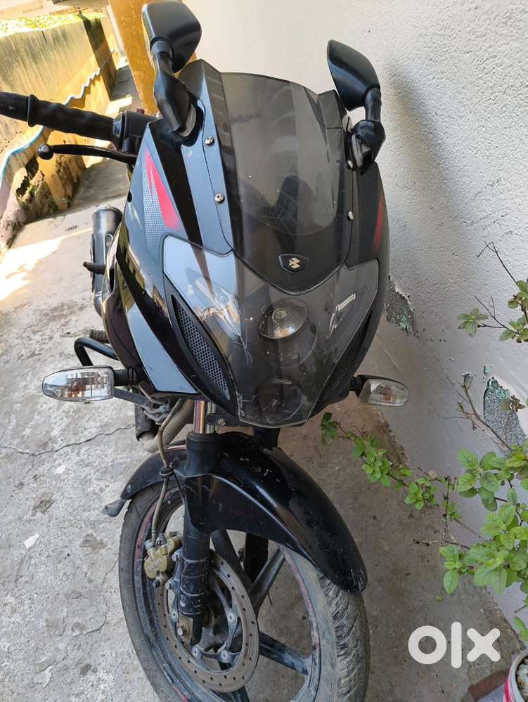 plusar 220s black color condtion new i