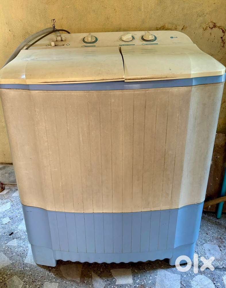 LG semi-automatic washing machine