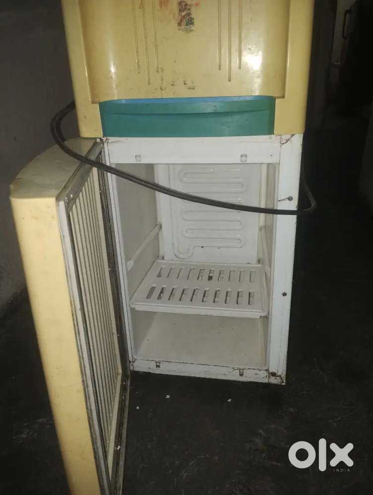 Voltas water dispenser