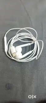 Original iPhone Earphones – Brand New/Lightly Used