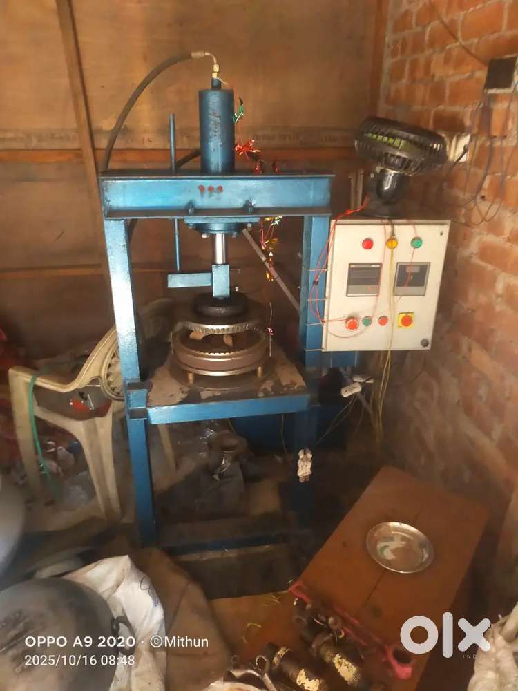 Paper plate machine