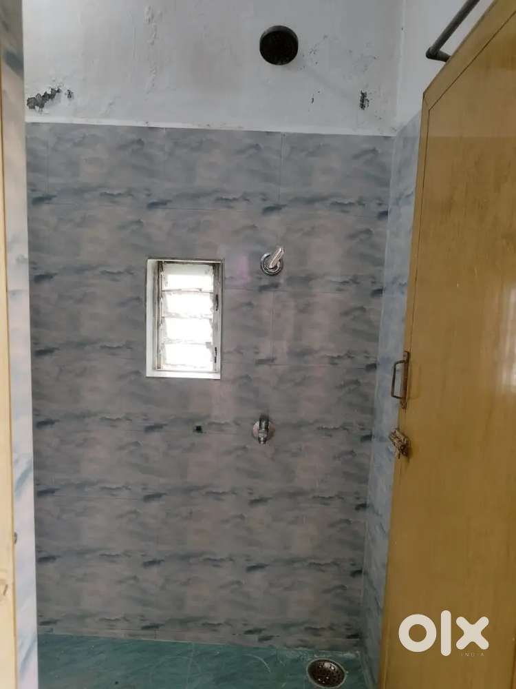 Female roommate needed, FEMALE roommate needed