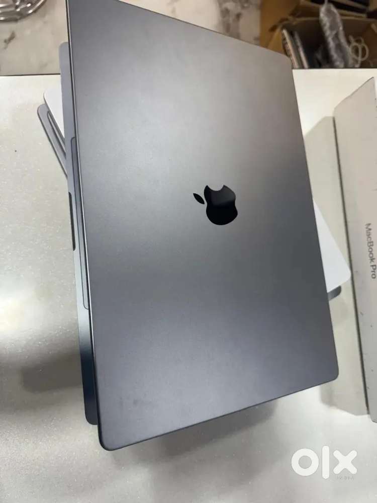Macbook m1 pro max 16 inch good condition