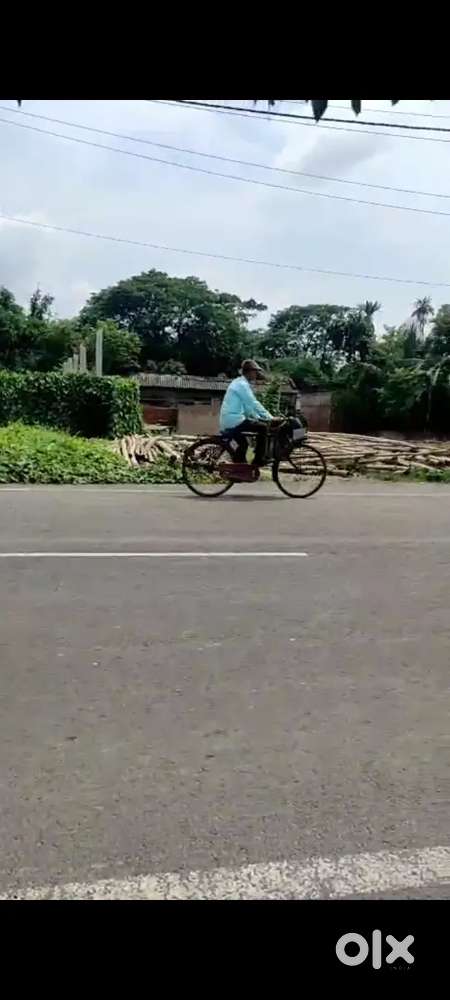 9 কাটা জমি nh 34 road এর উপরে। পারকাটা 8 লাখ করে।