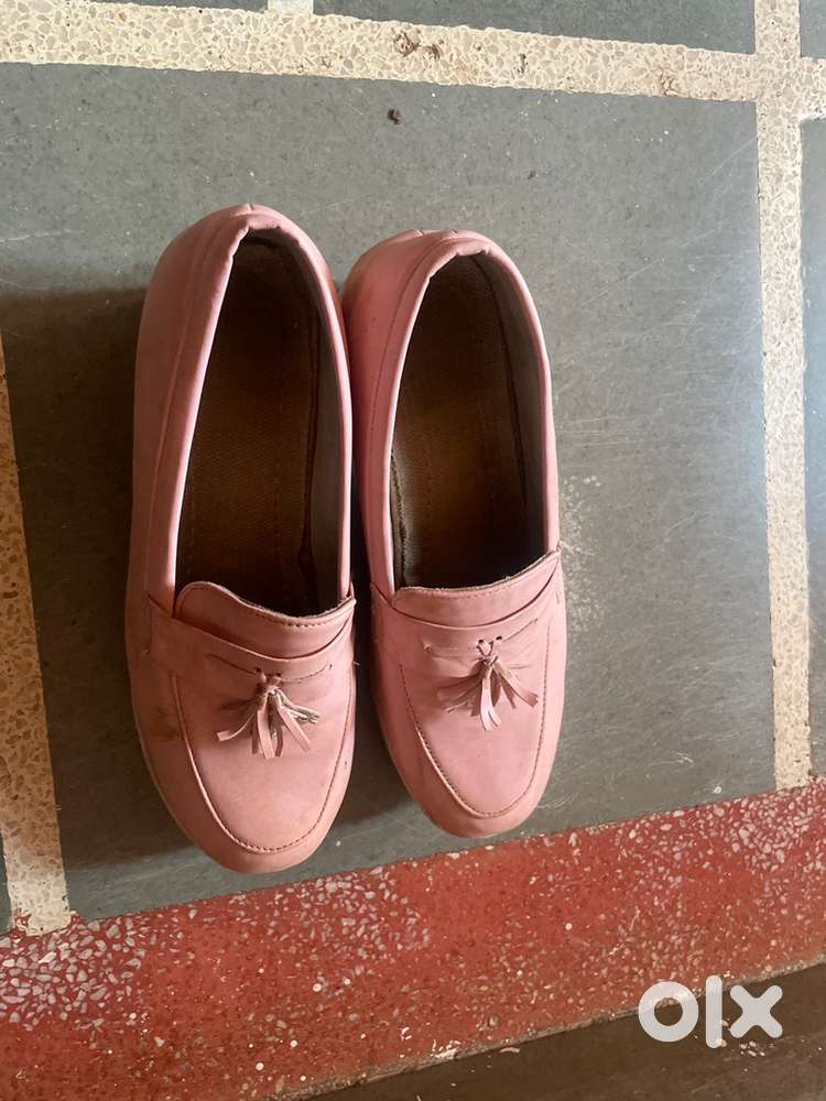 Pink and white coloured shoe heels fow women wear with formal and thes