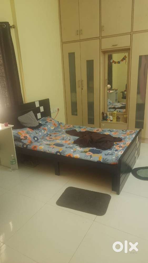 Double bed 4ft x 6ft (non-storage)