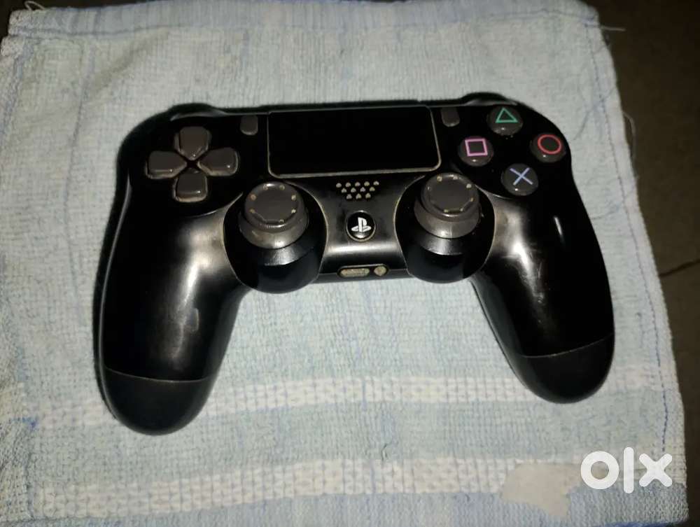 PS4 official controller only two months only used