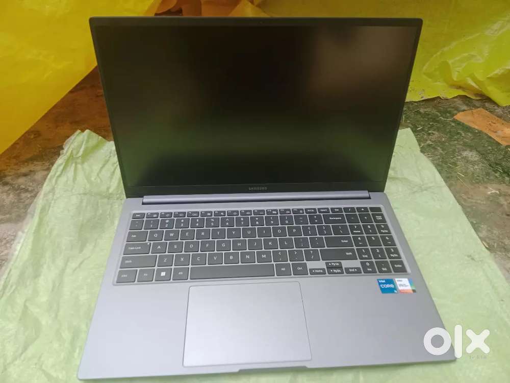 SAMSUNG GALAXY BOOK 4 LAPTOP