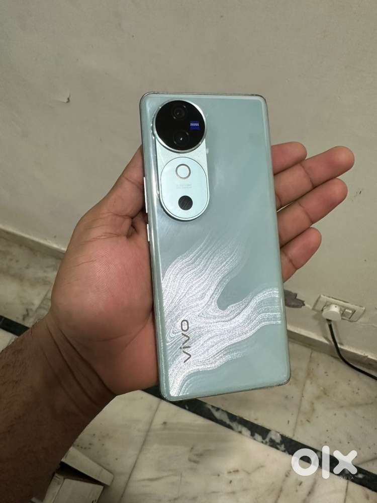 Vivo v40 8/128