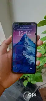 An iphone xs Gold 64GB