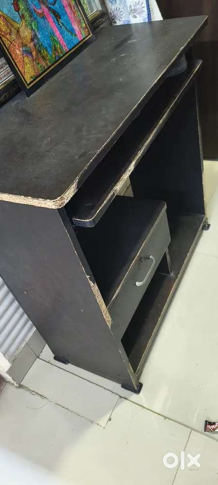 Computer table and rolling char