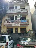 200 gaj plot with building