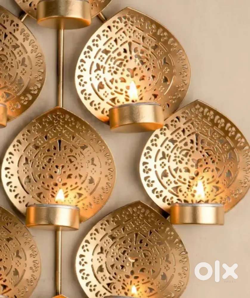 Stylish Home Wall Decoration  Golden Iron Tealight Candle Holder