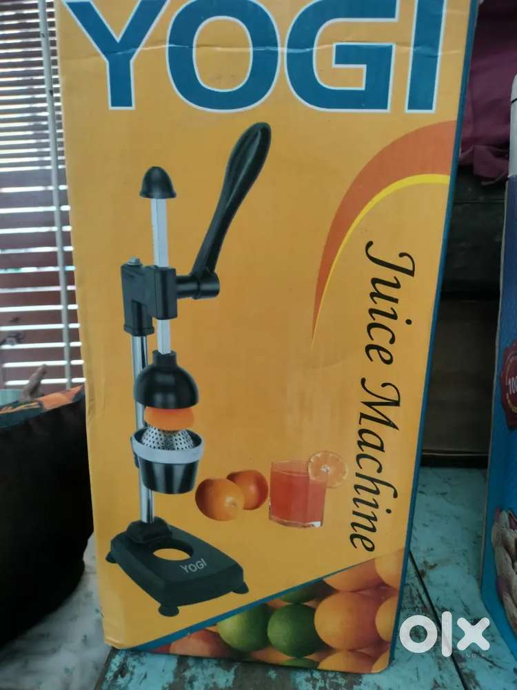 Fruit hand juicer