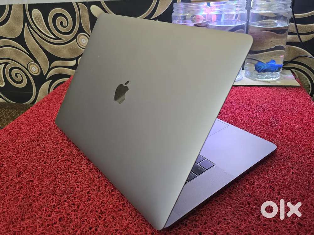 Apple Macbook Pro i9 16gb Ram 512gb SSD 5.5GB Graphics 15inch Touchbar