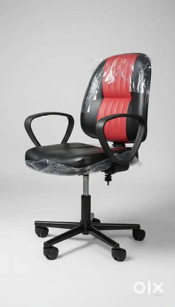 “High Back Office Chair – Good Condition, Comfortable & Stylish”