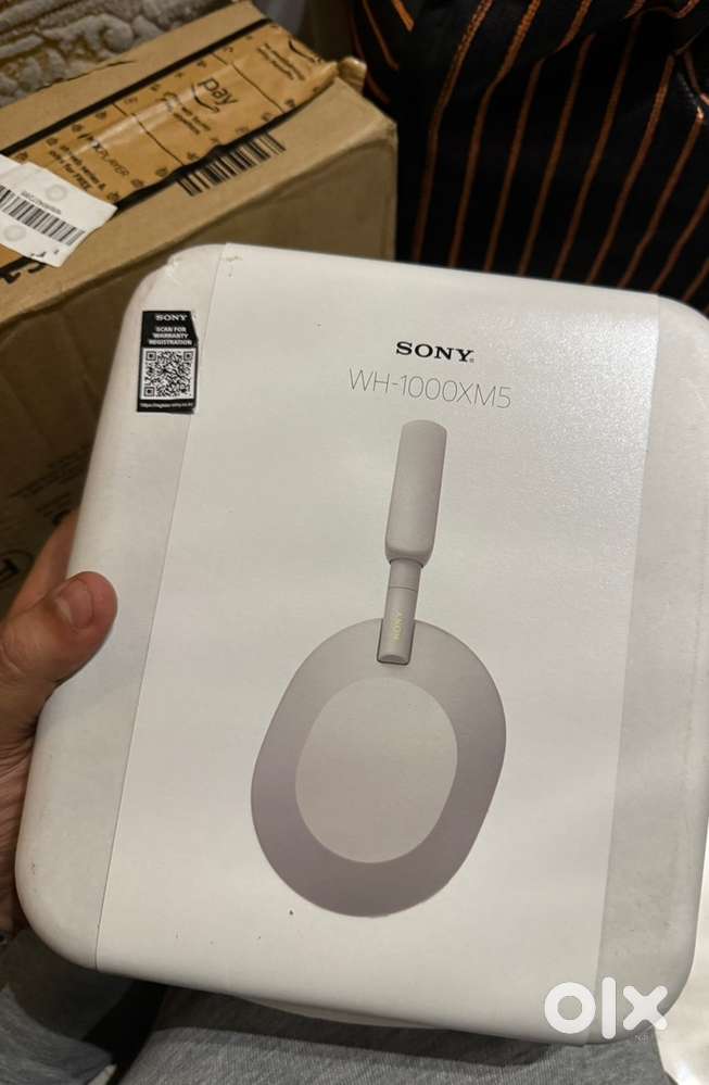 Sony WH-1000XM5 seal packed.