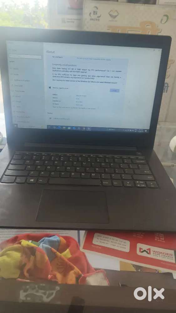 Lenovo 81b0 i3..8 generation 4gb ram hhd 500gb