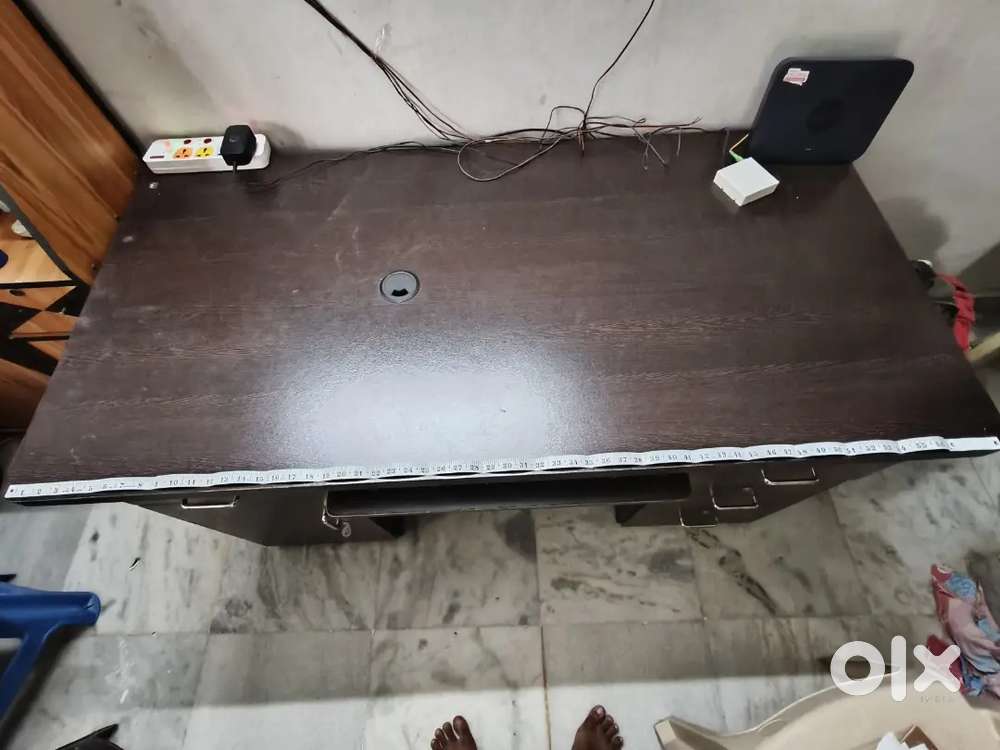 Office computer Table with 5 lockers