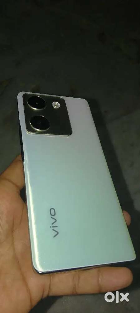Vivo Y200 Pro curved display