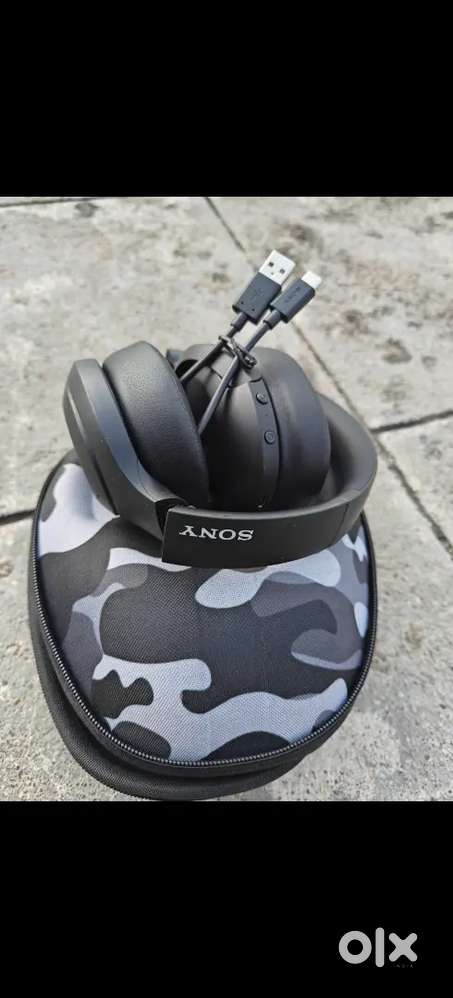 Noise cancellation headphones worth 25000 for 11000/-