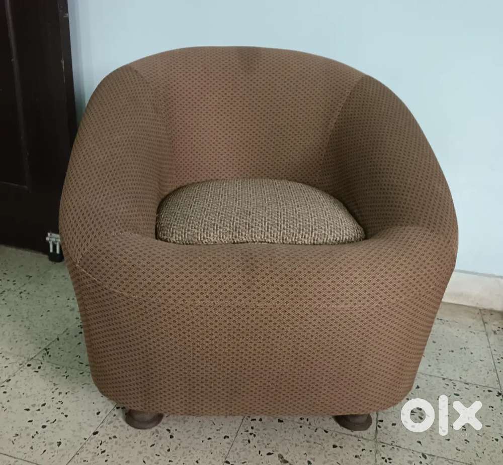 Single seater sofa chairs
