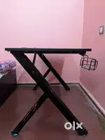 Computer gaming table