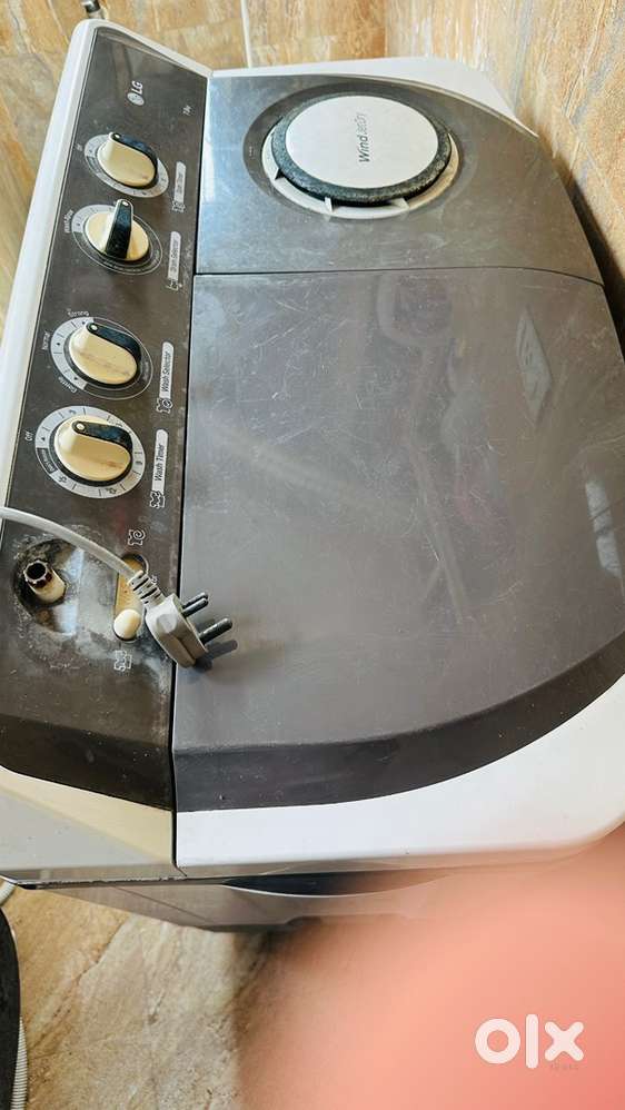 LG Semi Auyomatic washing machin