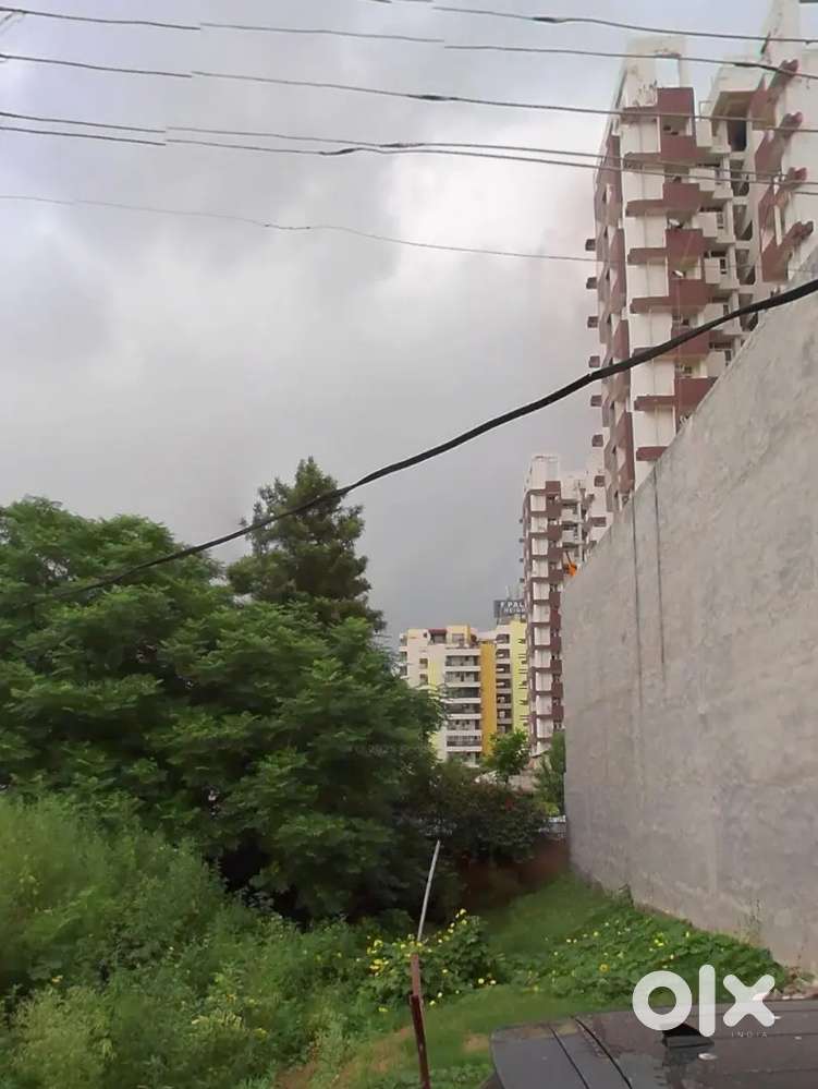For sale 150 gaj corner  plot near jalvayu tower sector 125 mohali