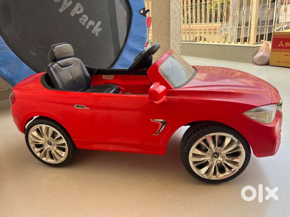Kids battery operated car
