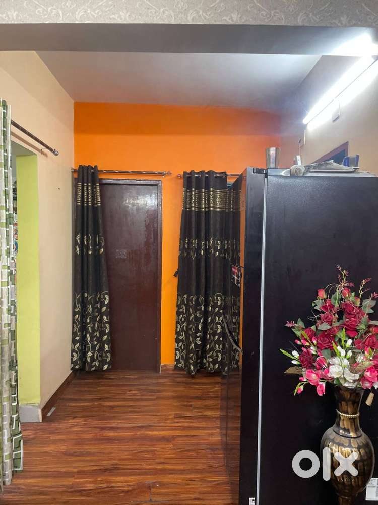 girls roommate for flat