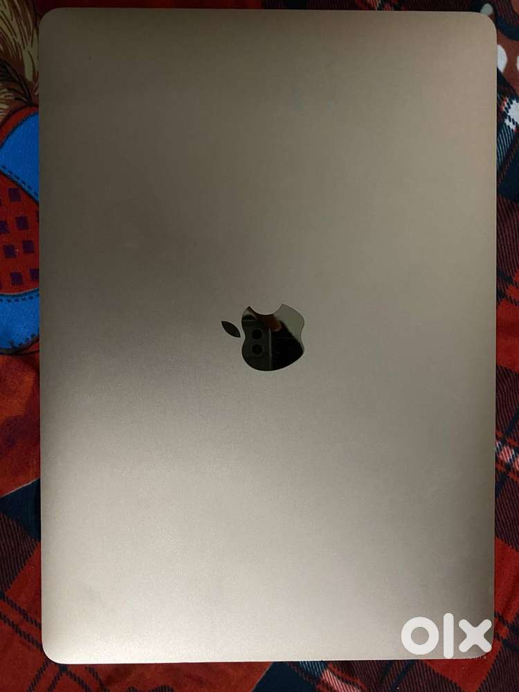 MacBook Air 13-inch (2020, Intel i3, 8GB/256GB SSD) – Excellent Condit