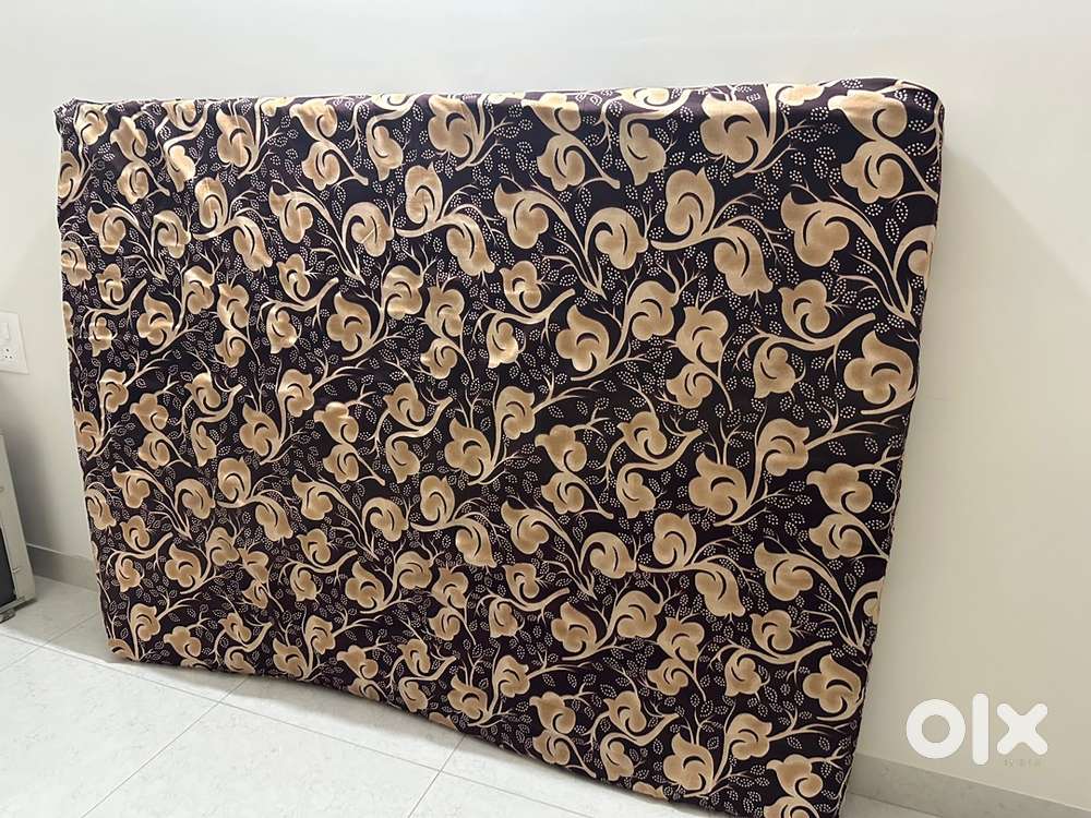 Sleepwell Mattress, Computer table and chair available for sale