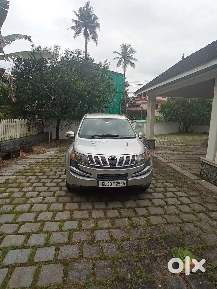 Mahindra XUV500 2014 Diesel Well Maintained, 7 seater, Silver metalic