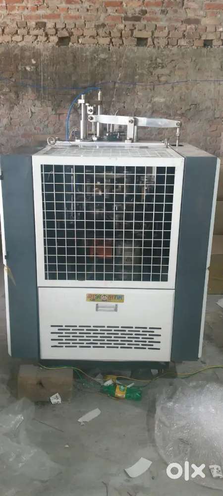 Few year old paper cup machine 210 ml 65 buttom