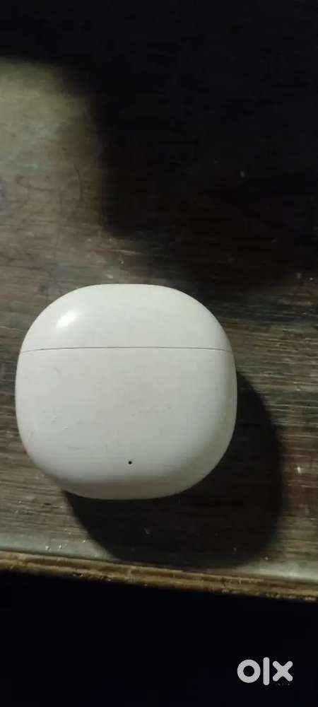 Boat Atom 81 charging case
