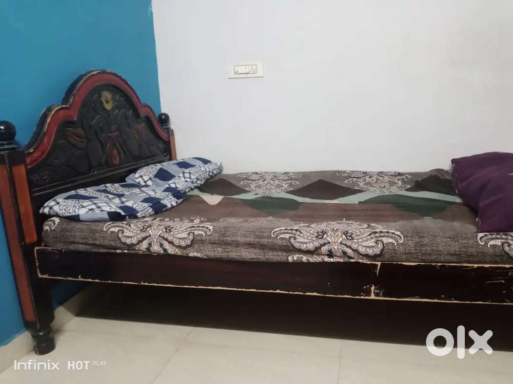 Bed wood Good condition bed 4x6