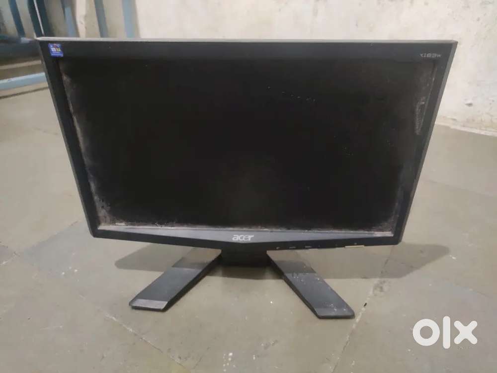 Brandacer 20inchs  fully working  condition no black dots clear vision