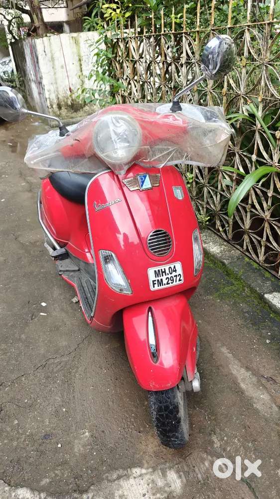 Vespa 125 red colour 2012 model