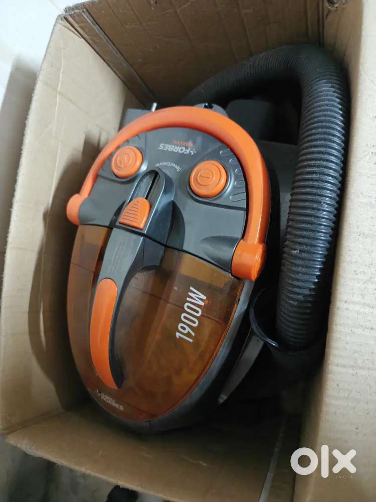 FORBES MAXXVAC Vacuum Cleaner – Suction + Blower  1900W  Bagless