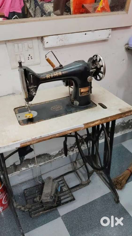 Stitching machine with moter