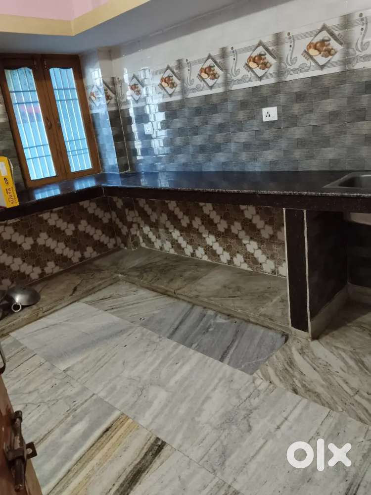 Girls k liye  one room in 3 bhk mahendru me fully tiles marble.