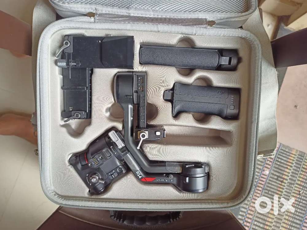 DJI RS 4 Gimbal - Used 4-5 times for personal use